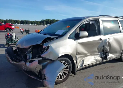 2017 Toyota Sienna Xle 8 Passenger z USA, uszkodzony, nr VIN 5TDYZ3DCXHS798417